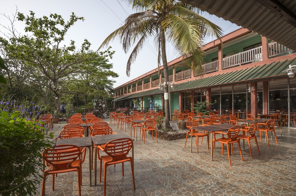 Senegambia Beach Hotel 60/73