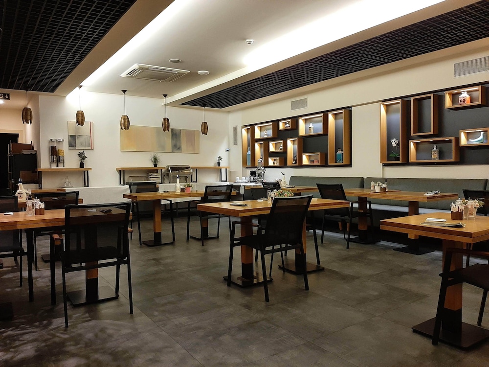 Sapko Airport Hotel 38/46