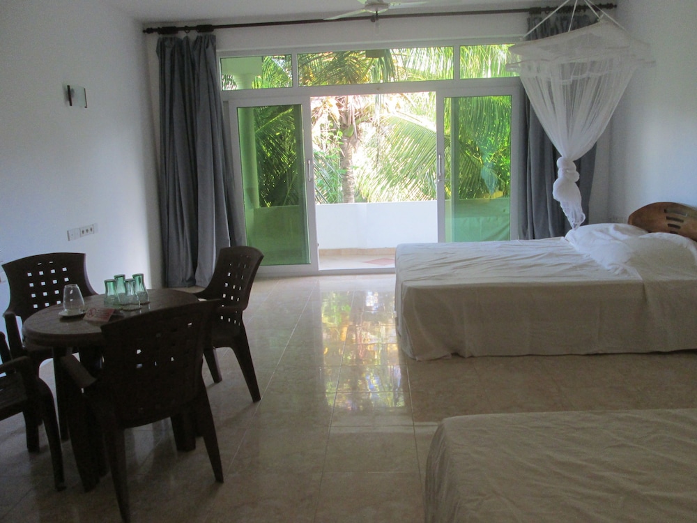 Raja Beach Hotel 19/50