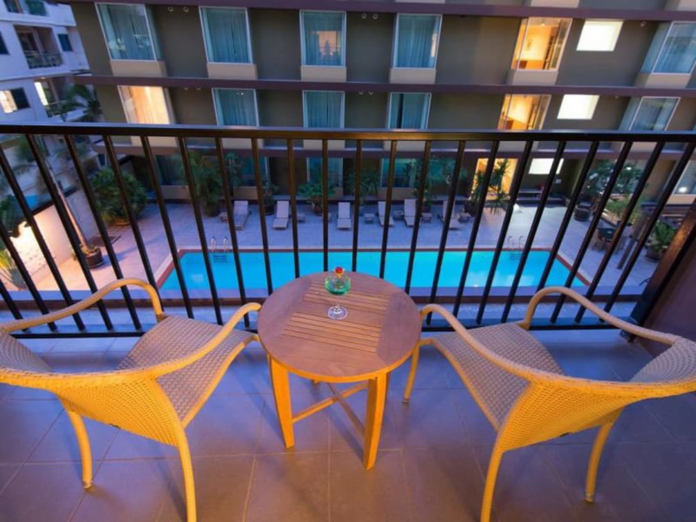 DYNASTY GRANDE HOTEL 39/45