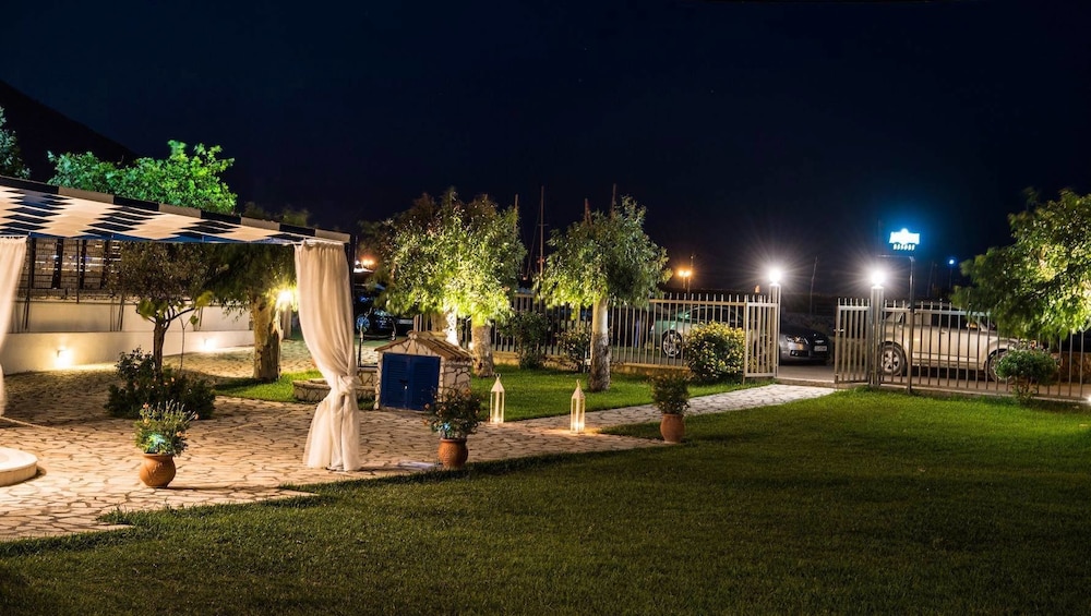akroyiali resort
