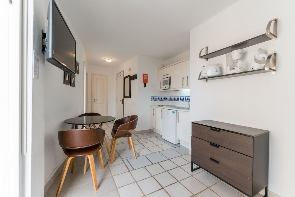 R2 Maryvent Beach Apartment 8/49