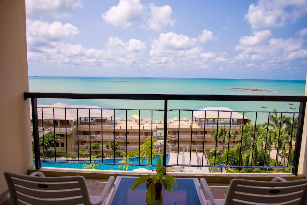 Royal Phala Cliff Beach Resort and Spa 48/50