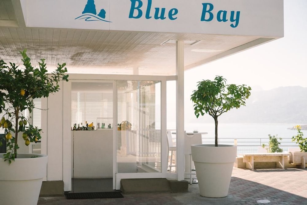 Blue Bay 4/54