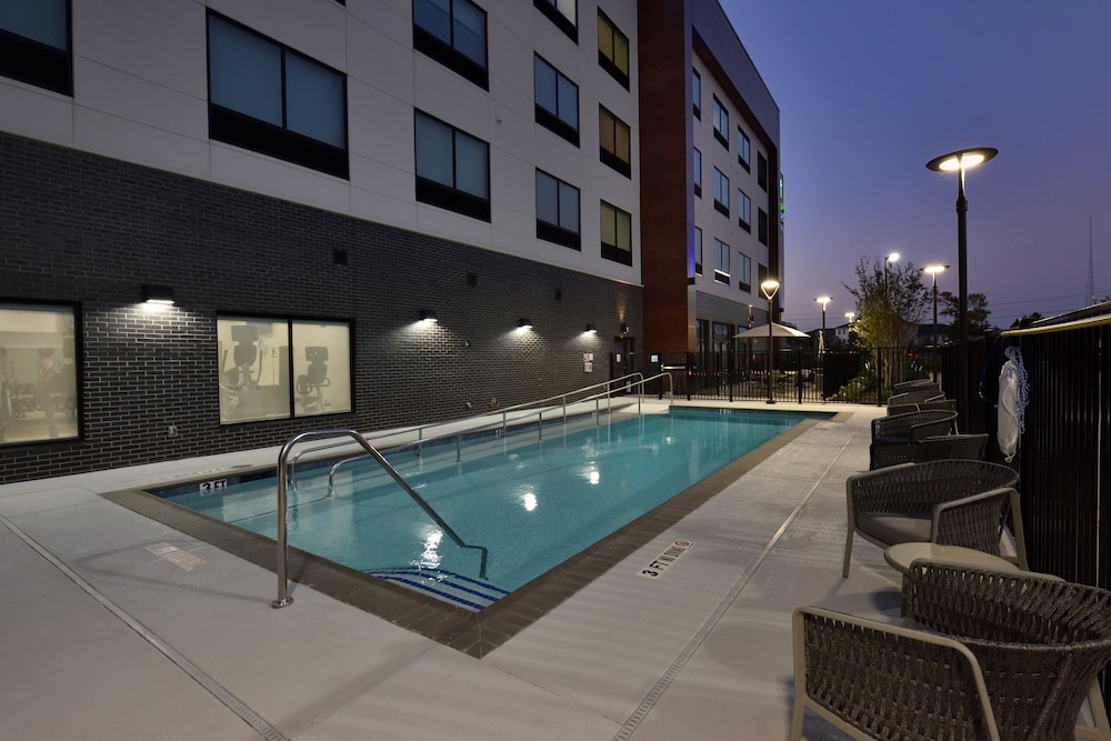 Holiday Inn Express and Suites Houston North Woodlands Area 1/70