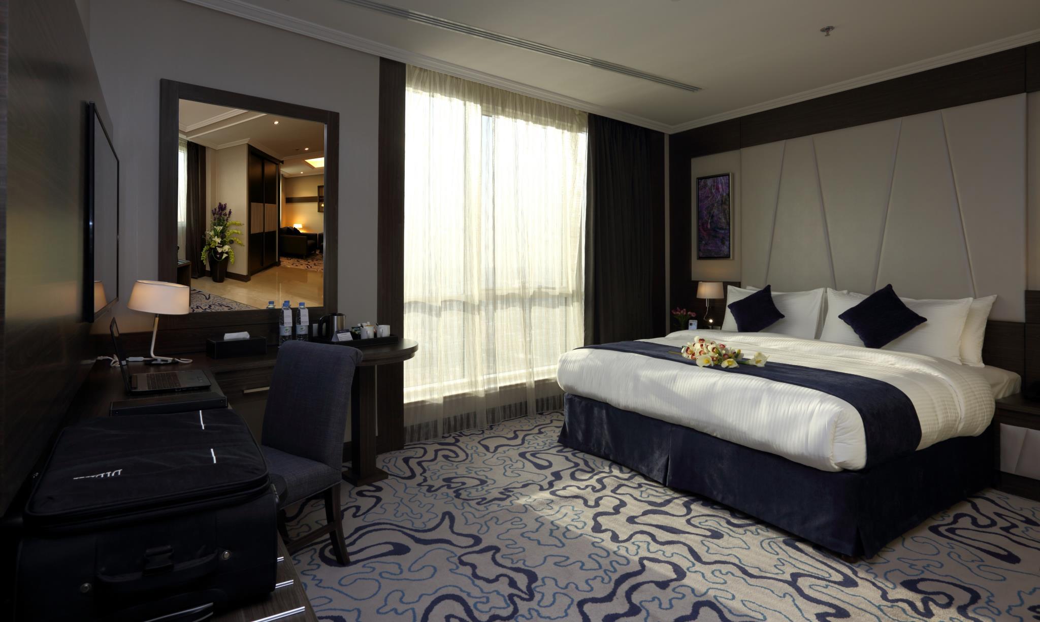 DELUXE, KING AND TWIN BEDS
