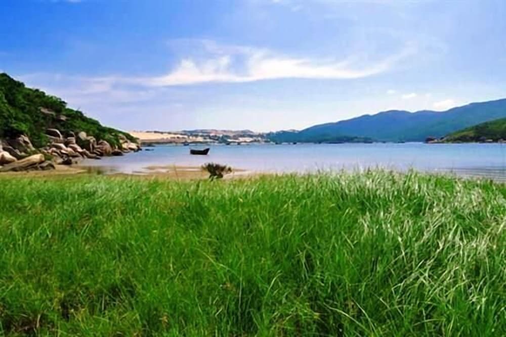 Whale Island Resort 58/68
