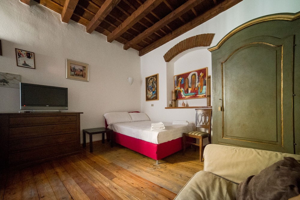 HbHall - Navigli 2 Apartment 1/17