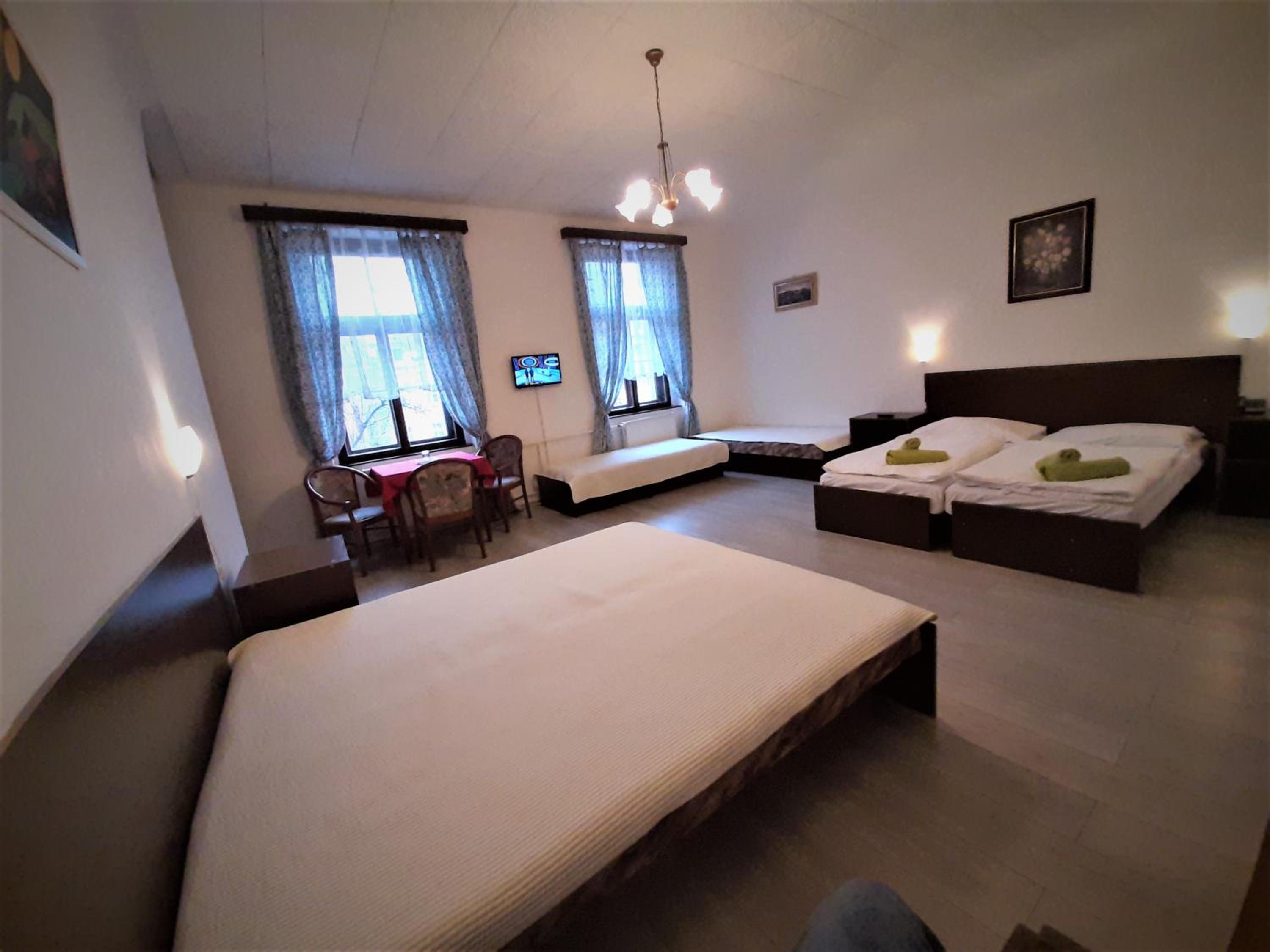 Room, Sextuple