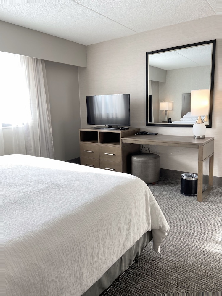 Embassy Suites by Hilton Chicago Schaumburg Woodfield 12/55