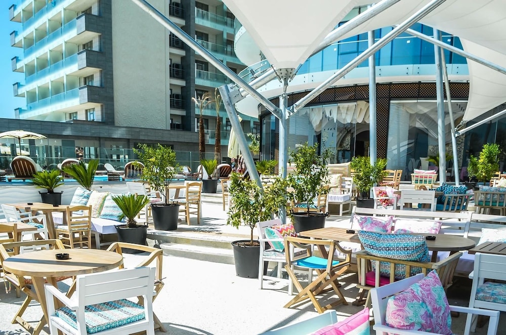 White Tower Mamaia 18/32