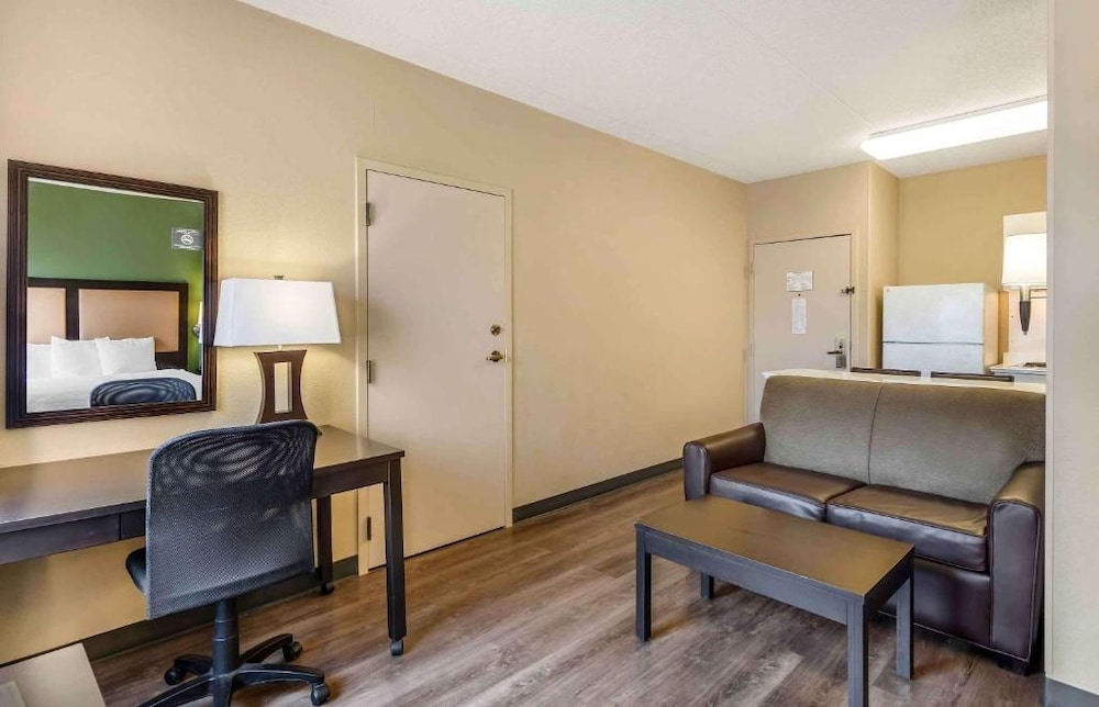 Studio 6 Extended Stay Chicago Vernon Hills Lincolnshire IL 34/58