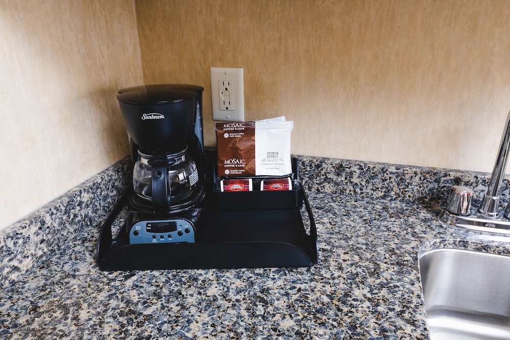 Redwood Inn Suites Grande Prairie 29/61