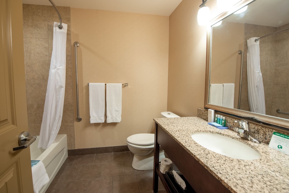 Bayview Hotel (ex Holiday Inn Express & Suites Comox Valley) 11/53