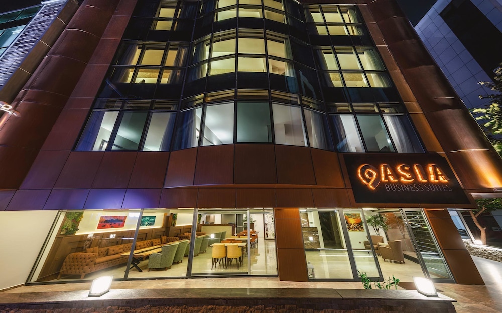 Asia Business Suites 1/50