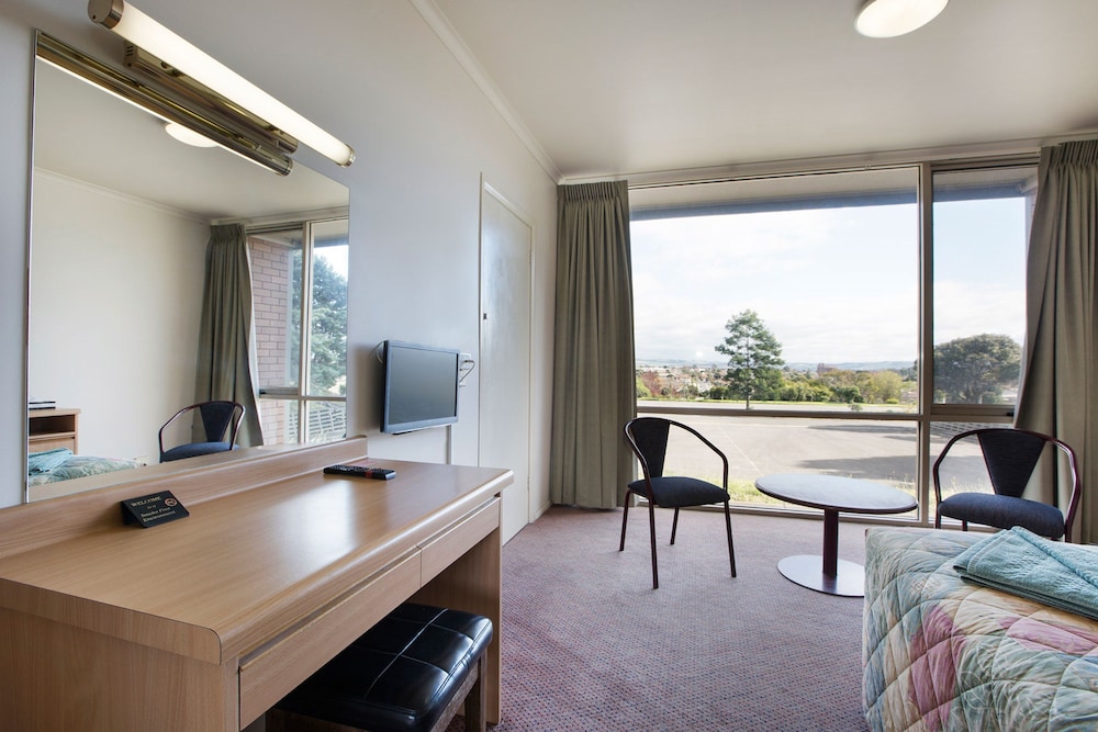 Nightcap at Morwell Hotel 12/50