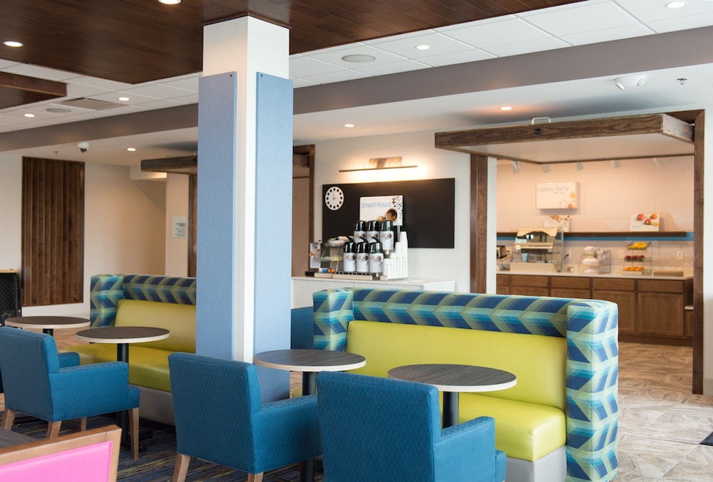 Holiday Inn Express And Suites Rock Falls 6/47