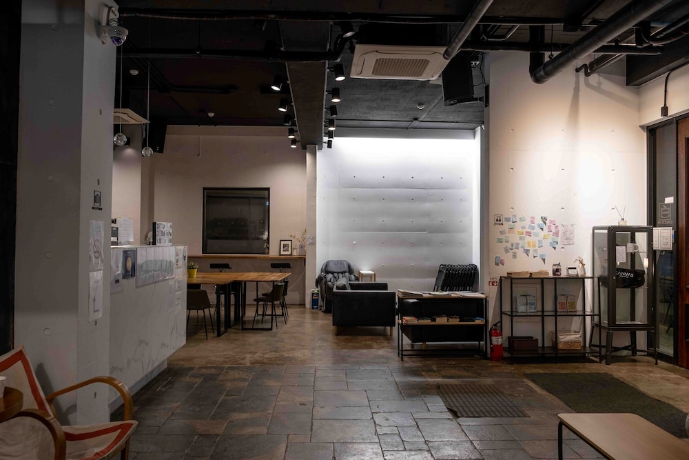 Canvas Hostel 40/54