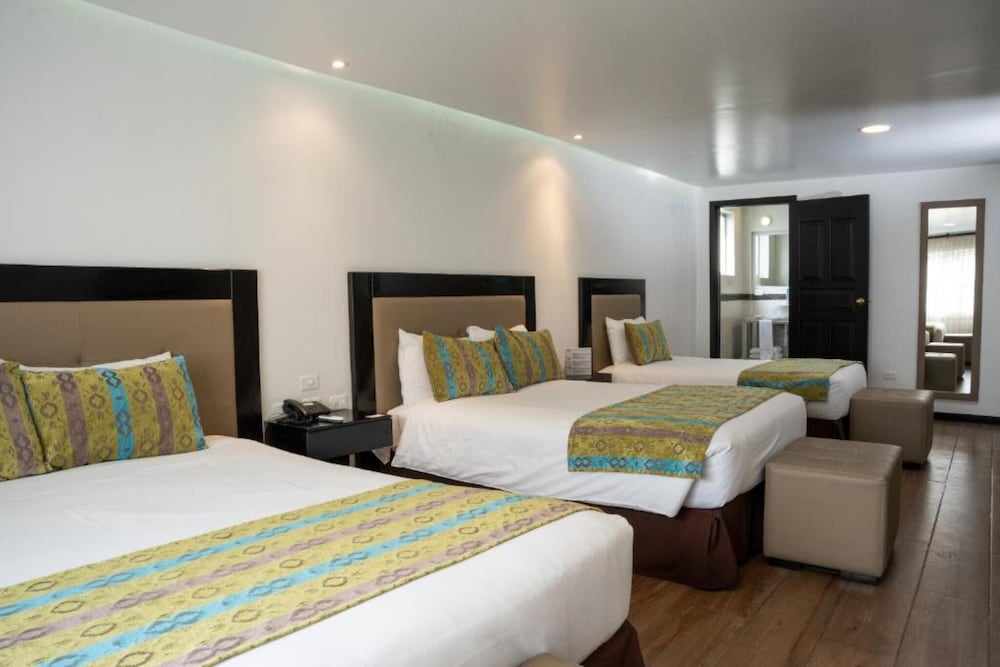 ROOM, TRIPLE