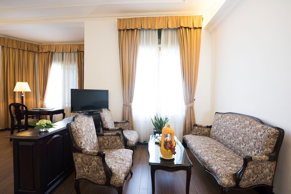 Hoa Binh Hotel 56/69