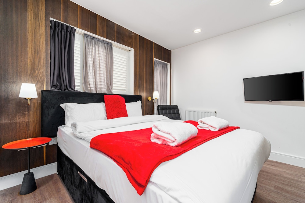 The Whitechapel Hotel 23/50
