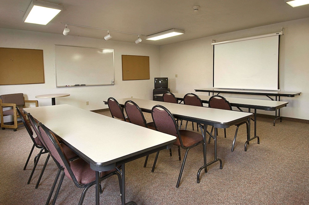 Super 8 by Wyndham Corvallis 16/22