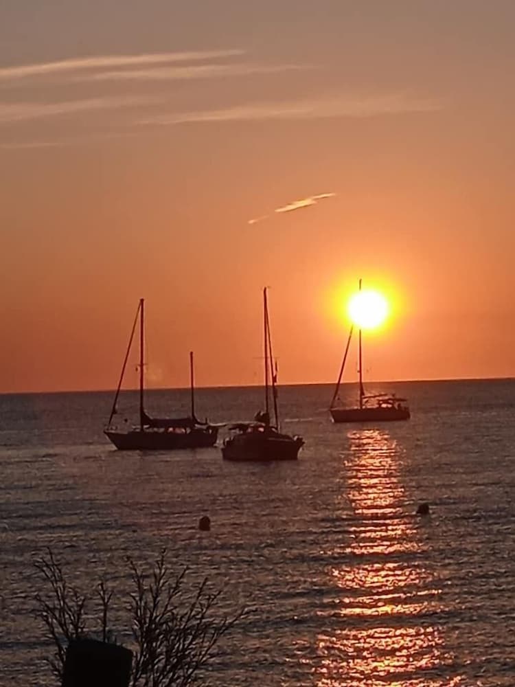 Amistat Island Hostel Ibiza 93/100