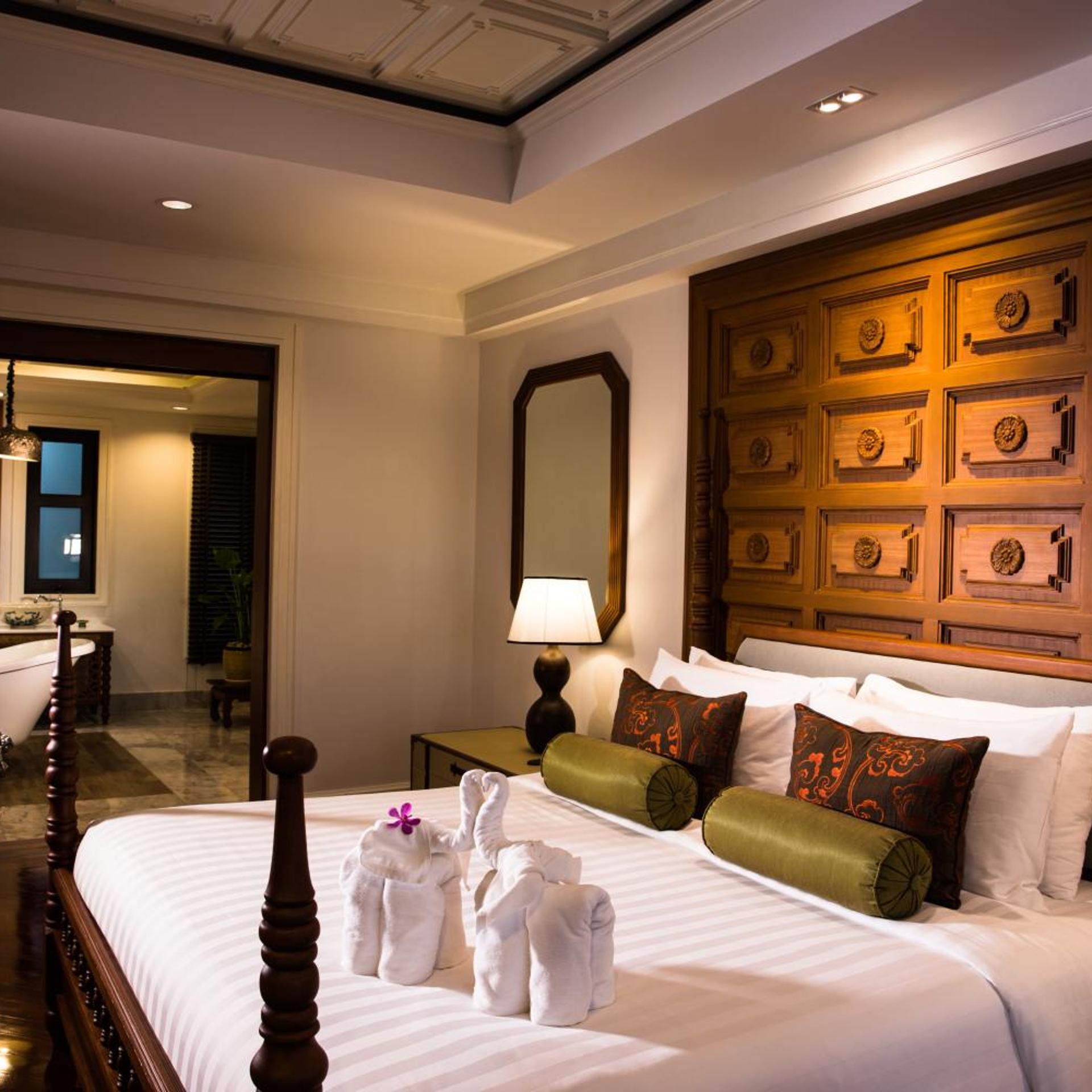 Colonial, Suite, River Front
