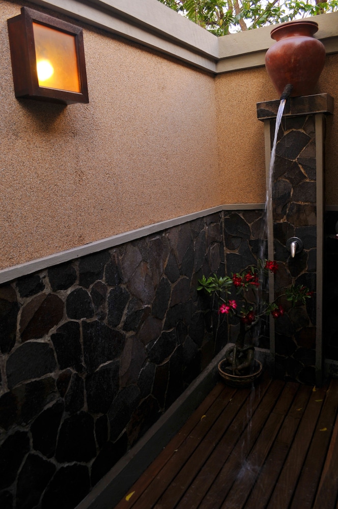 Tirta Sari Bungalows 15/66