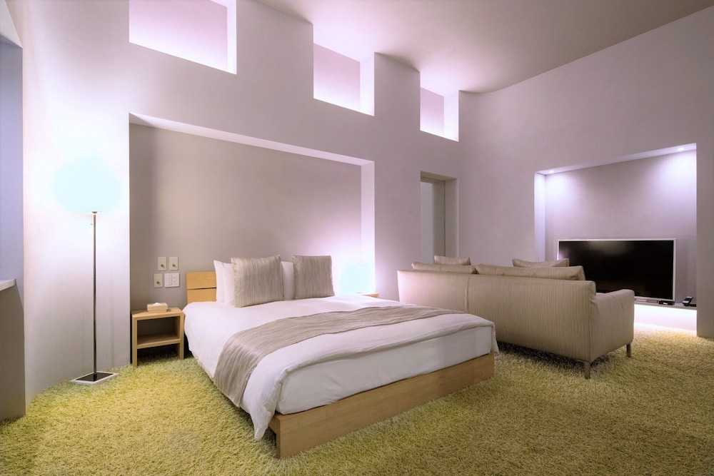 Roppongi Hotel S 8/75
