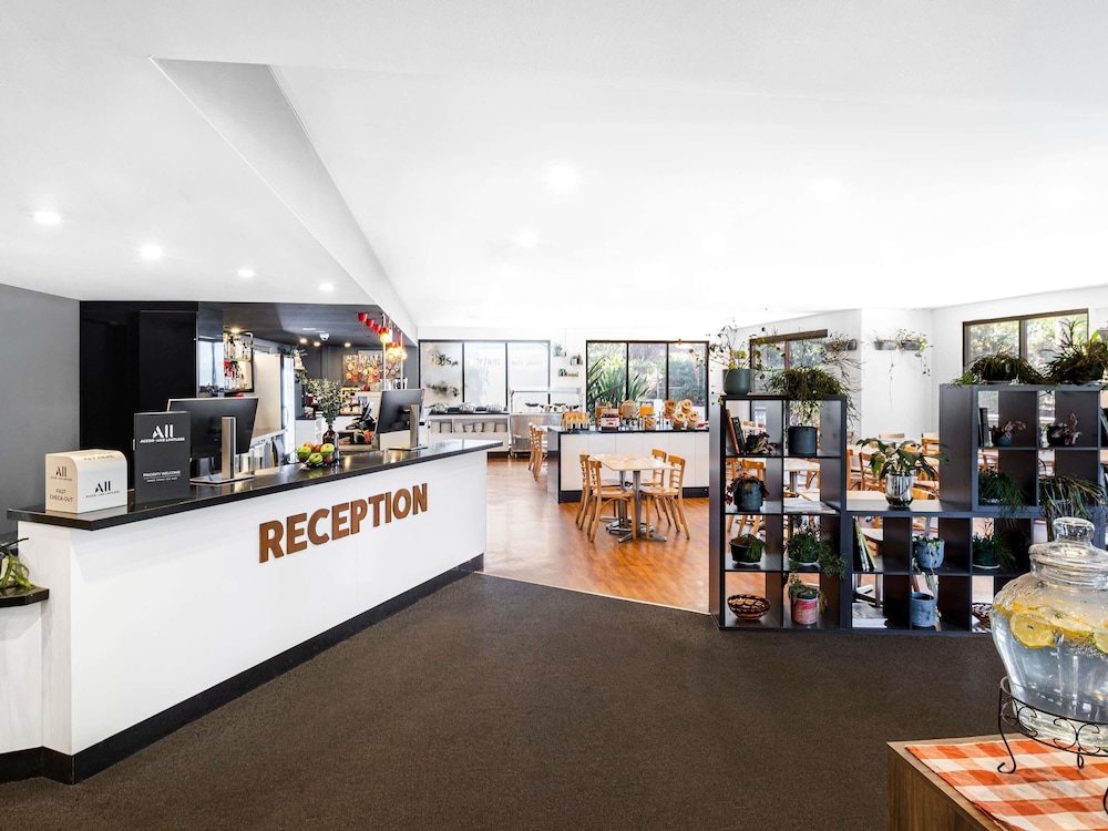 IBIS SYDNEY THORNLEIGH 12/62