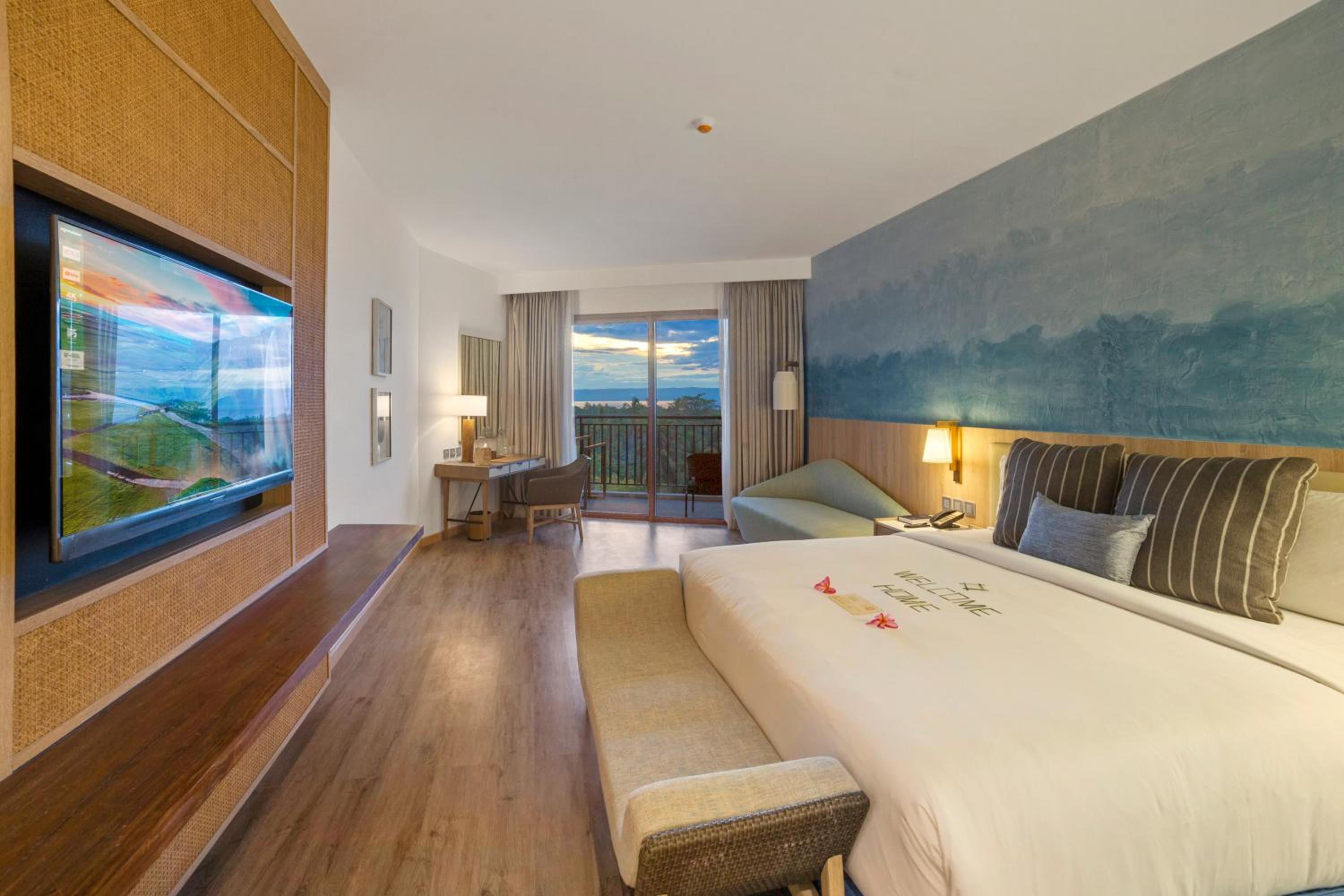 Deluxe, 2 Queen Beds, Sunset View