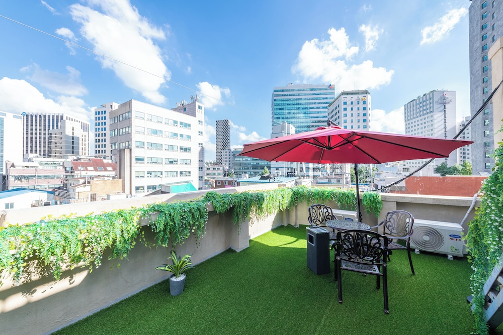 New Chonji Hotel 64/66