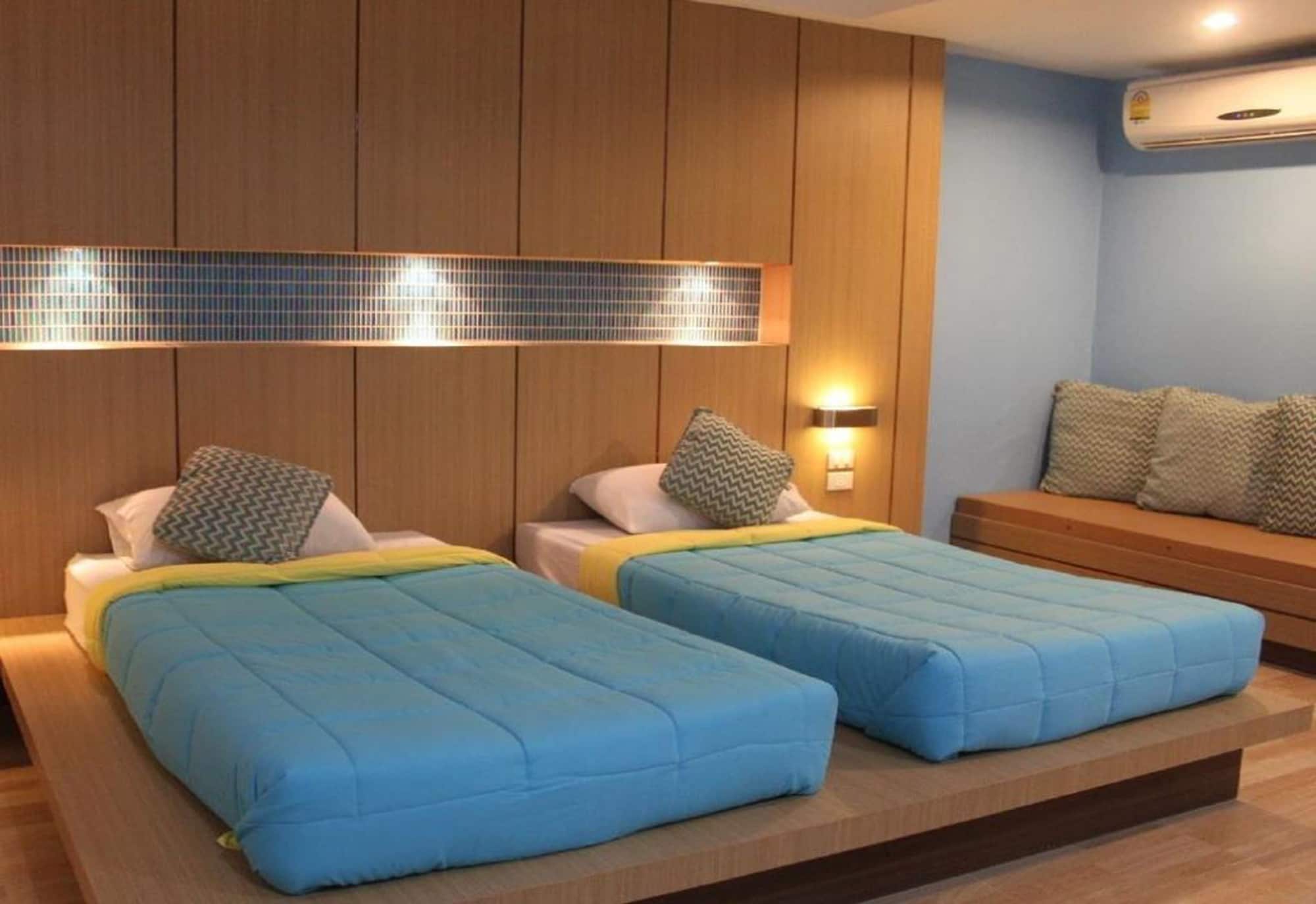 SUITE, TWIN BEDS