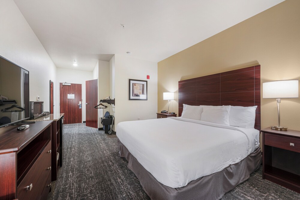 Cobblestone Hotel & Suites - Russells Point at Indian Lake 10/50