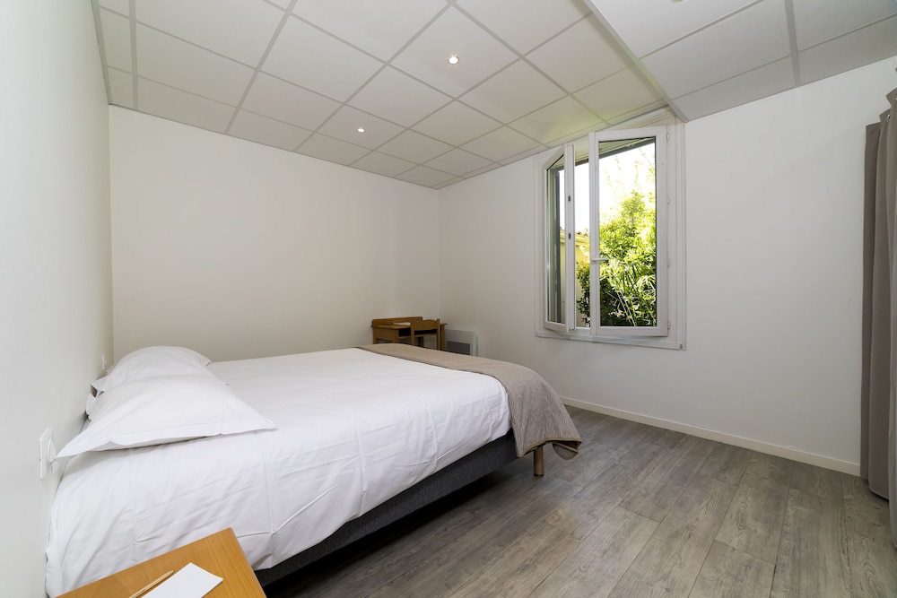 HÔTEL LE RELAIS 13/50