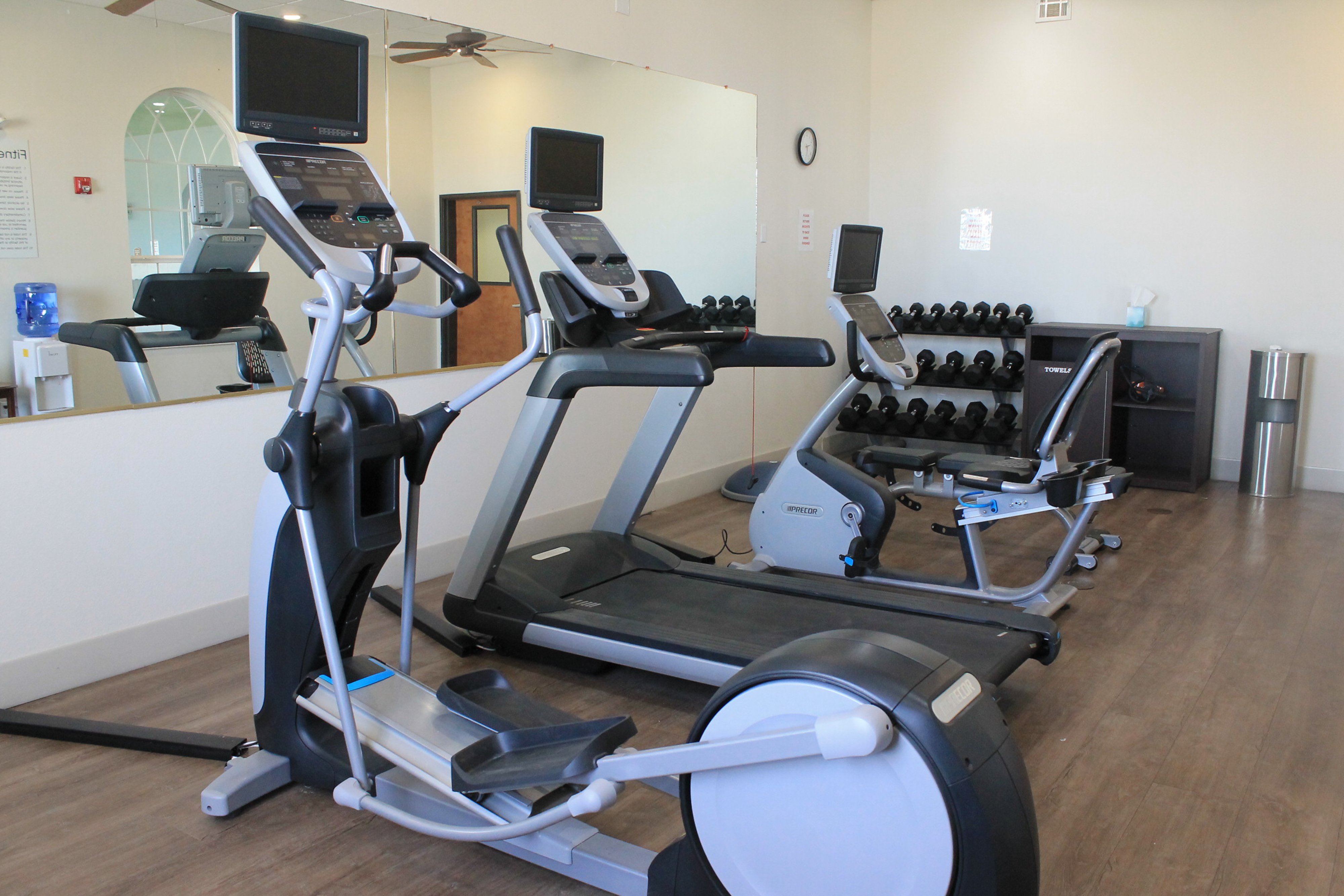 Holiday Inn Express Suites Levelland 25/46