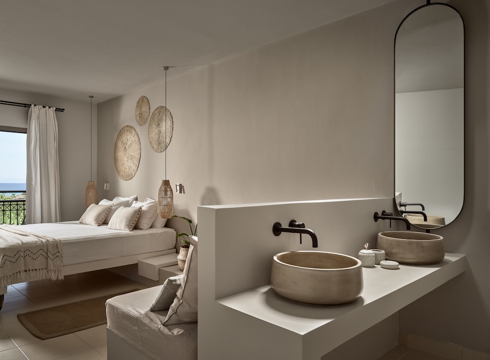 The Bay Hotel and Suites 60/60