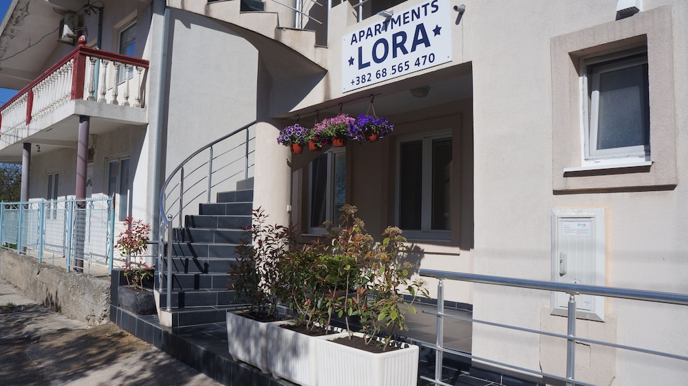 Apartments Lora 36/50