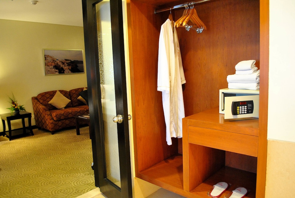 Hotel Elizabeth Cebu 50/50