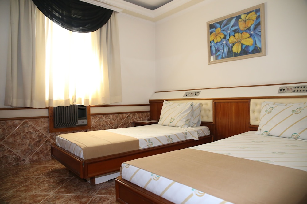 ROOM, TWIN BEDS