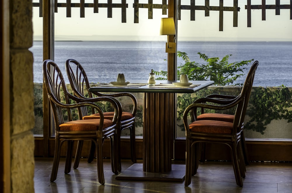 restaurant-cafeteria