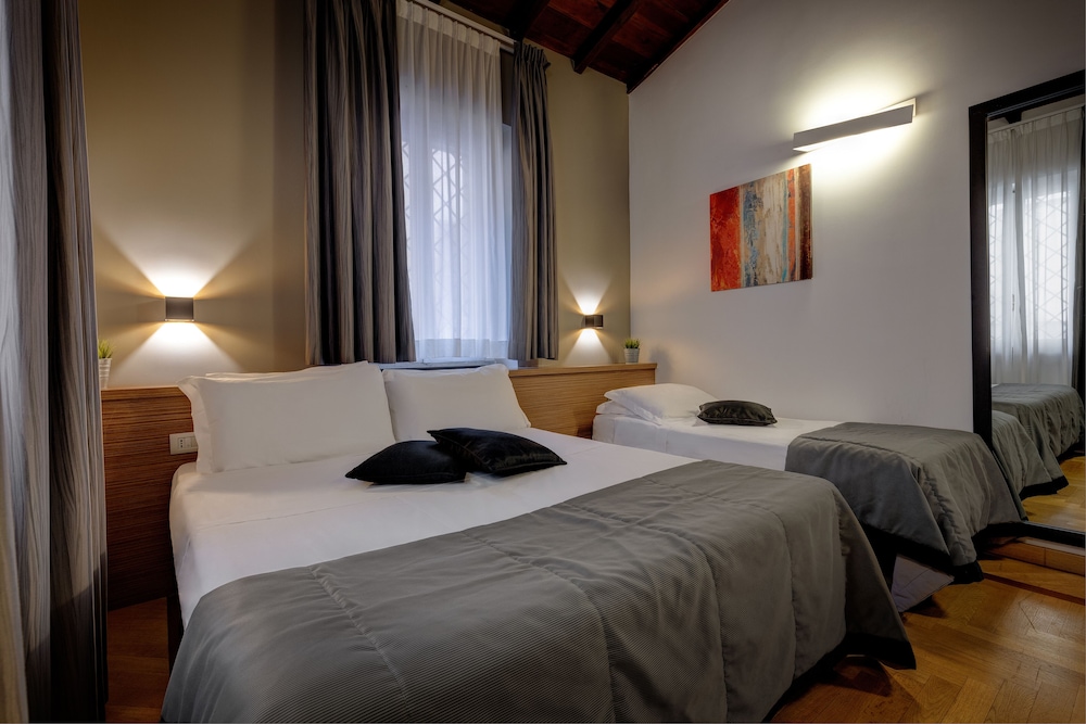 Trevi Hotel 29/79
