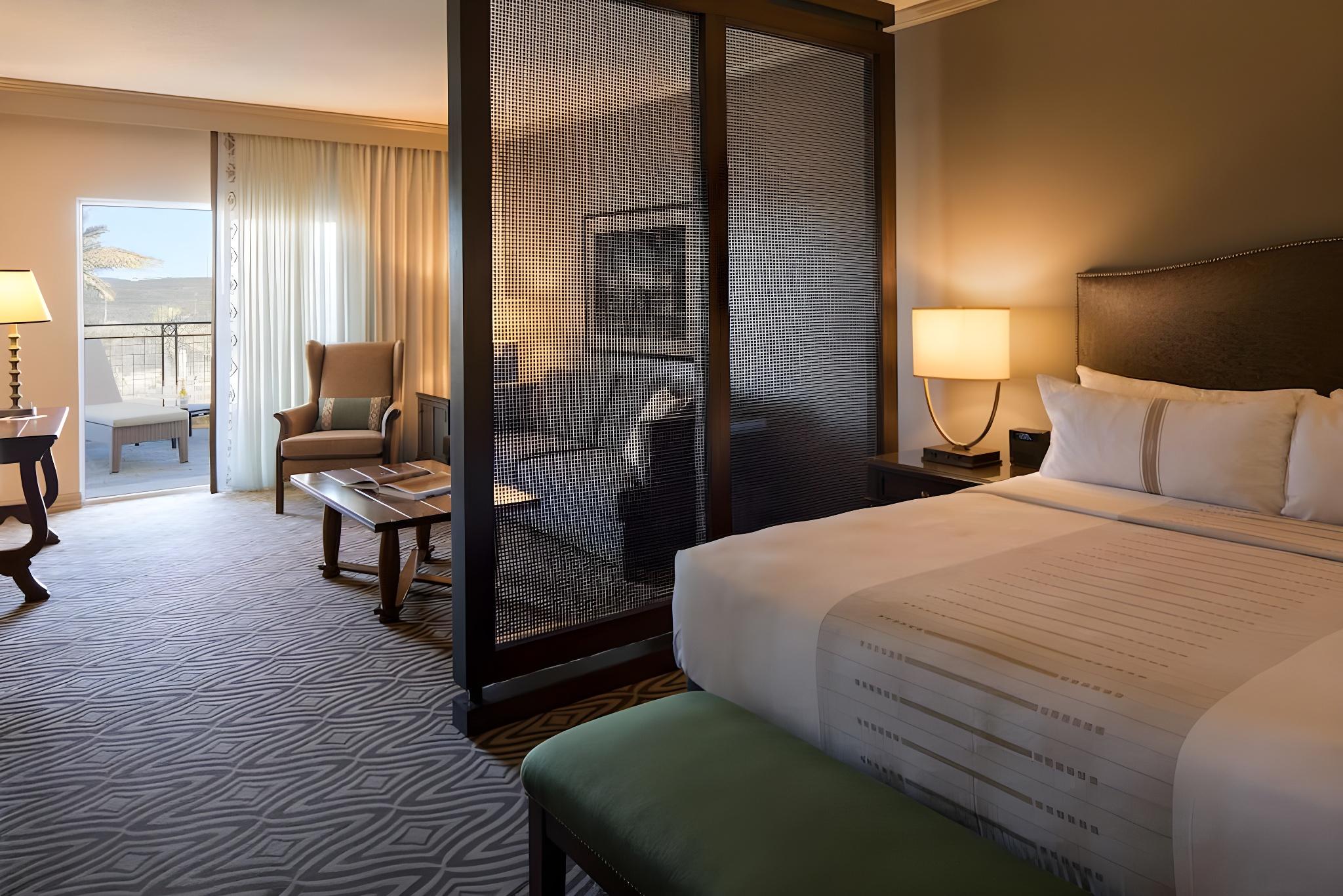 suite, pool view
