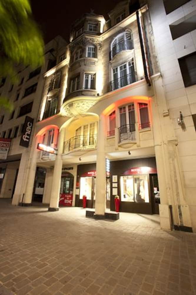 Cecyl Hotel 2/50