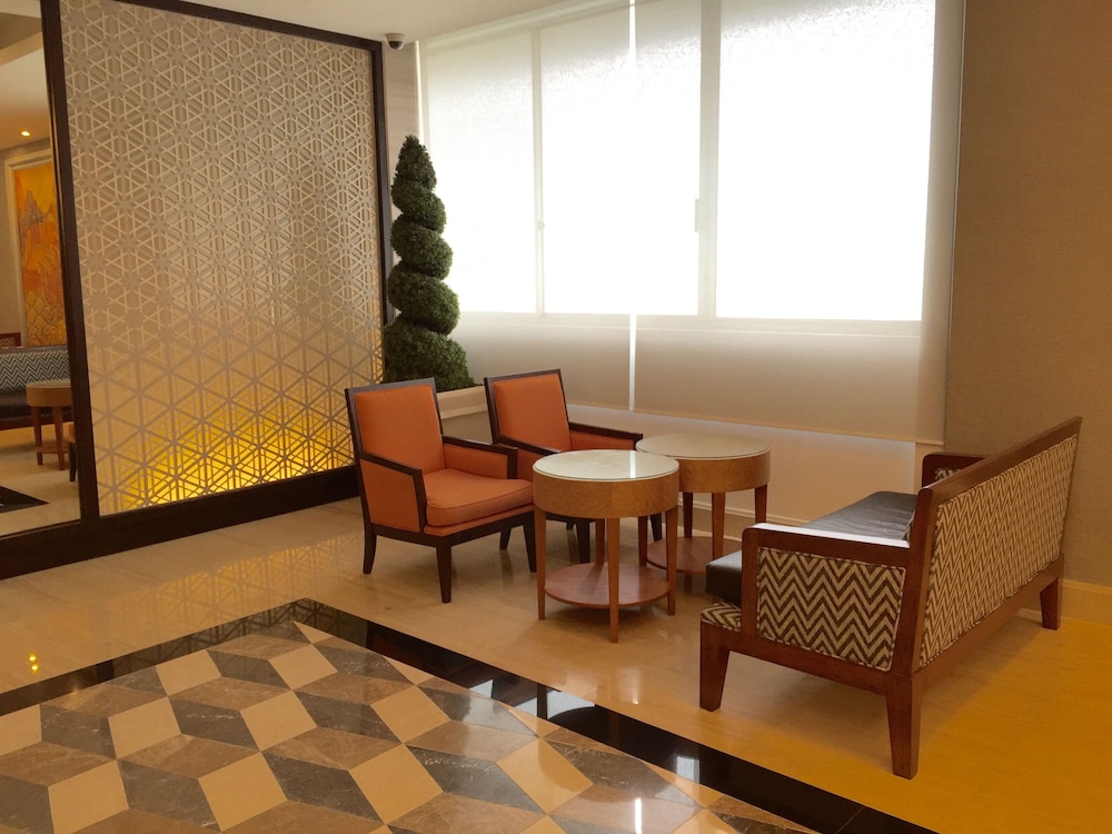 Indra Regent Hotel 64/82