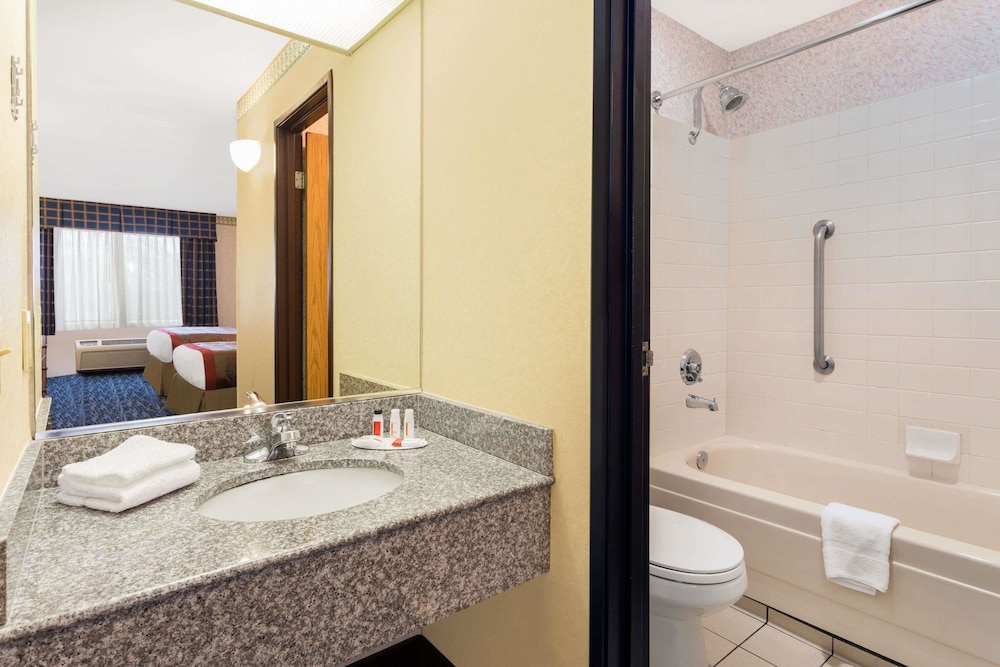 Ramada By Wyndham Kent Seattle Area 11/31
