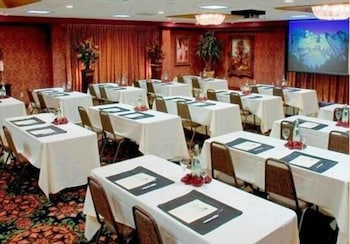 Grand Gateway Hotel 18/27