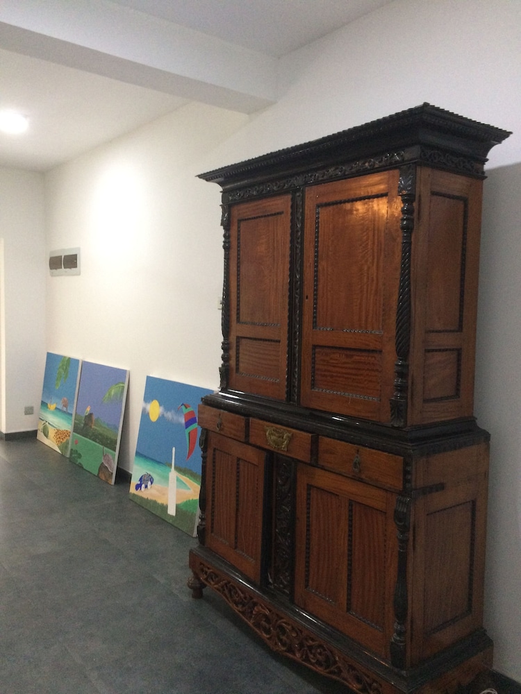 Anuhas Airport Villas 4/44