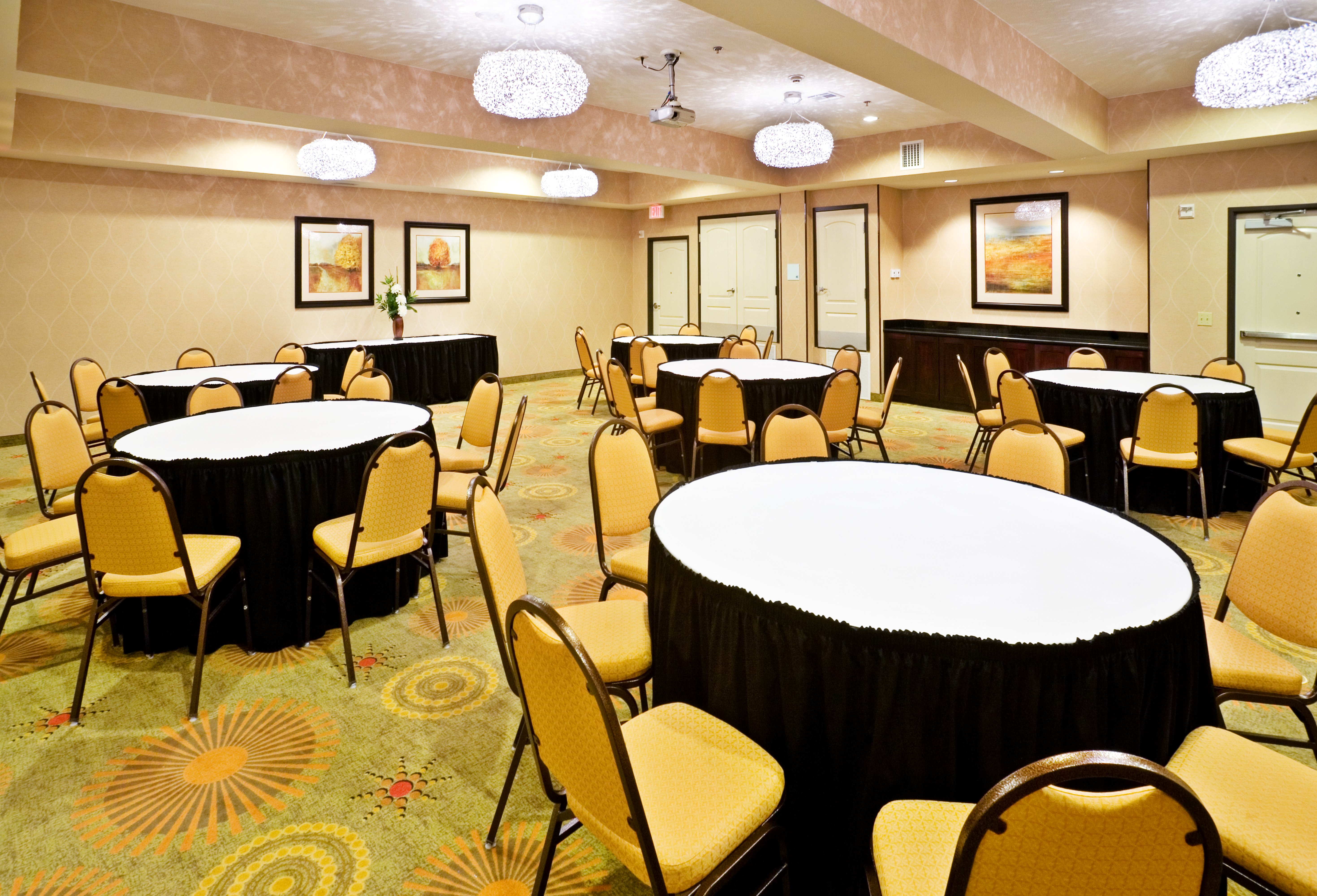 Holiday Inn Express & Suites Dallas East - Fair Park 32/32